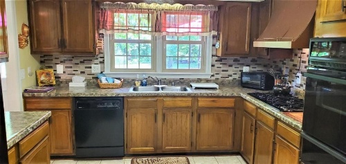 Amos`s Willow Bend Stone Cottage image 11