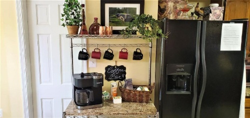 Amos`s Willow Bend Stone Cottage image 12