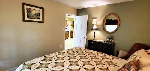 Amos`s Willow Bend Stone Cottage image 17