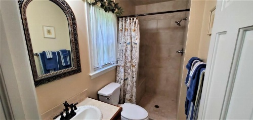 Amos`s Willow Bend Stone Cottage image 23