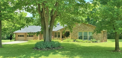 Amos`s Willow Bend Stone Cottage image 4